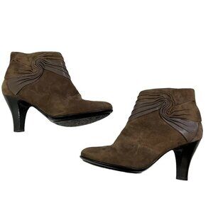 Sofft brown suede ankle booties Women's 9